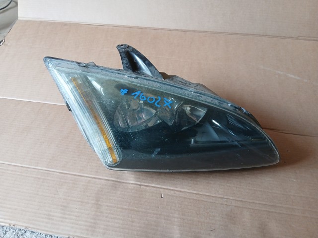 10027 Ford Focus 2004-2008 Lámpa , Fényszóró Használt Jobb első