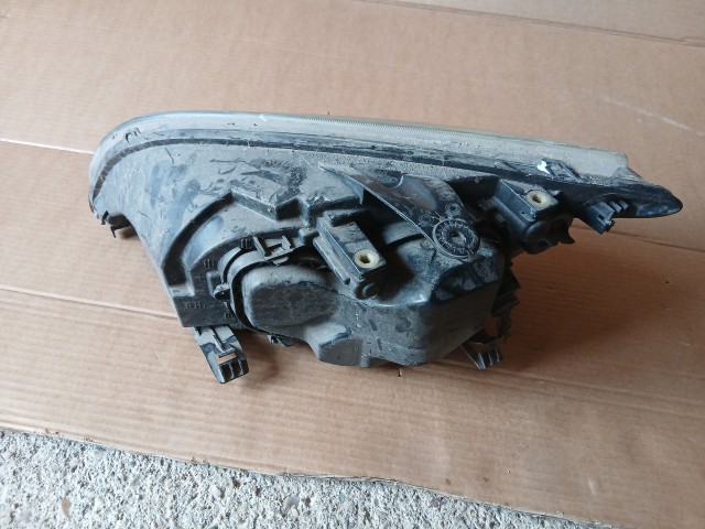 10027 Ford Focus 2004-2008 Lámpa , Fényszóró Használt Jobb első
