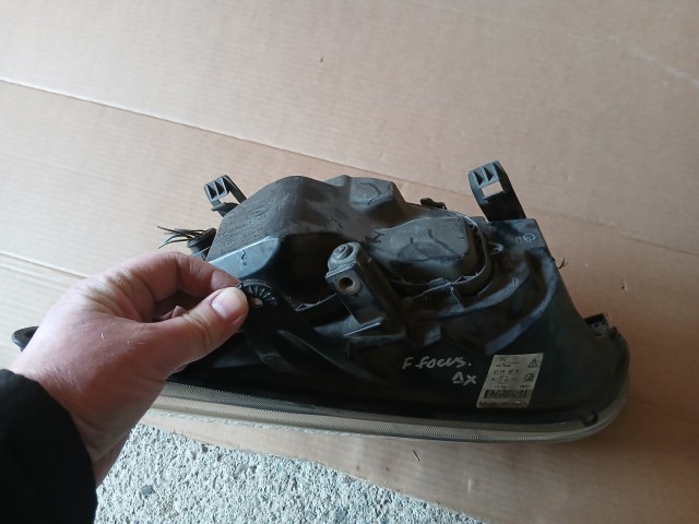 10026 Ford Focus 2004-2008 Lámpa , Fényszóró Használt Jobb első