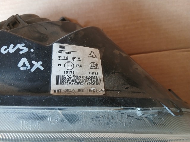 10026 Ford Focus 2004-2008 Lámpa , Fényszóró Használt Jobb első