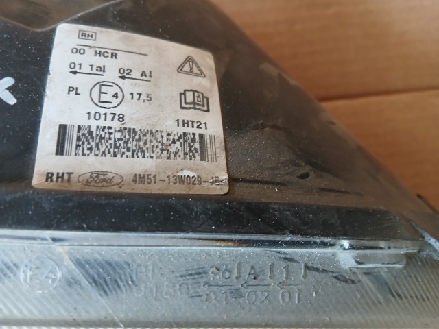 10026 Ford Focus 2004-2008 Lámpa , Fényszóró Használt Jobb első