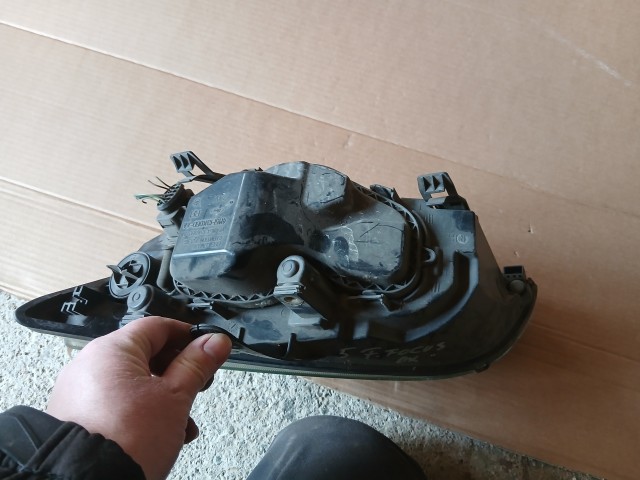 10025 Ford Focus 2004-2008 Lámpa , Fényszóró Használt Jobb első