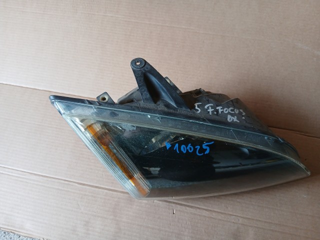 10025 Ford Focus 2004-2008 Lámpa , Fényszóró Használt Jobb első