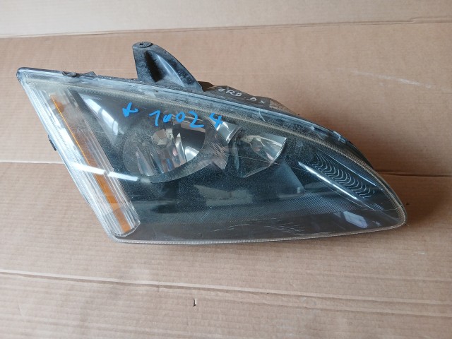 10024 Ford Focus 2004-2008 Lámpa , Fényszóró Használt Jobb első