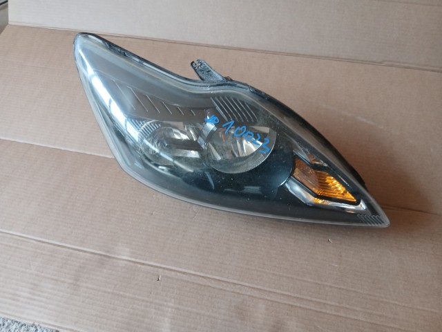 10023 Ford Focus 2008-2011 Lámpa , Fényszóró Használt Jobb első