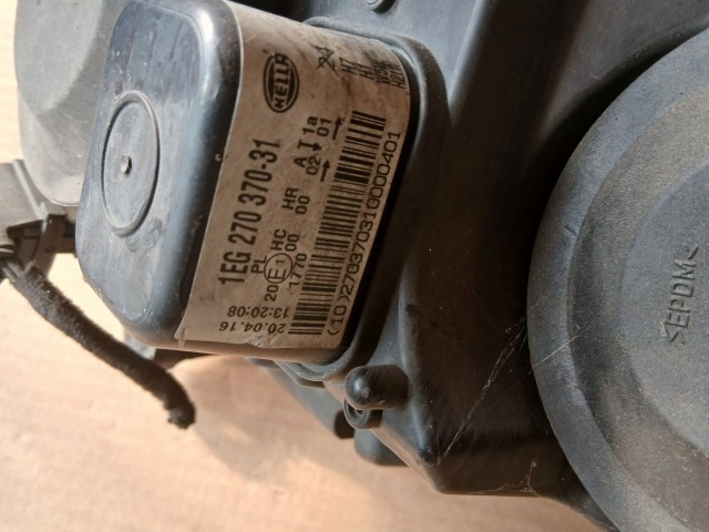 10020 Opel H astra 2004-2014 Lámpa , Fényszóró Használt sima Bal első  Hella