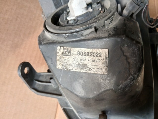 10019 Opel Zafira A 1999-2005 1999-2005 Lámpa , Fényszóró Használt sima Jobb első