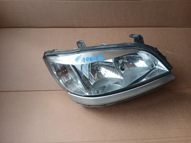 10019 Opel Zafira A 1999-2005 1999-2005 Lámpa , Fényszóró Használt sima Jobb első
