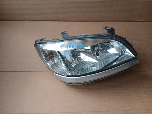 10019 Opel Zafira A 1999-2005 1999-2005 Lámpa , Fényszóró Használt sima Jobb első