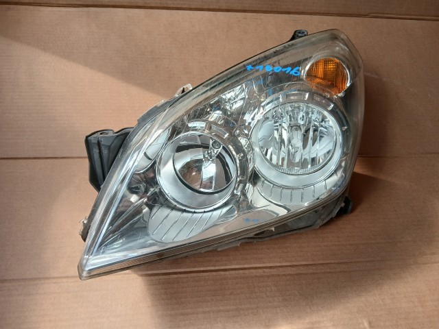 10016 Opel H astra 2004-2014 Lámpa , Fényszóró Használt sima Bal első 