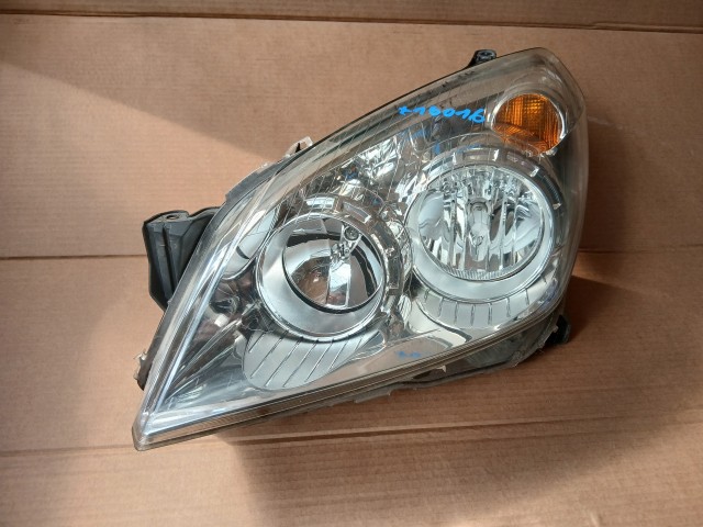 10016 Opel H astra 2004-2014 Lámpa , Fényszóró Használt sima Bal első 