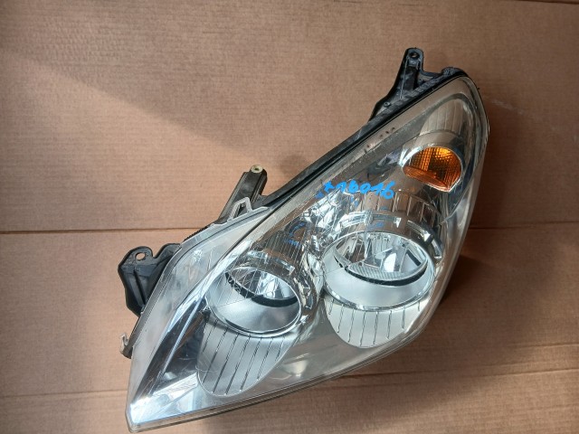 10016 Opel H astra 2004-2014 Lámpa , Fényszóró Használt sima Bal első 