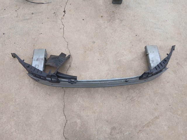 Opel Astra J 2009-2015 Lökhárító tartó Használt Első, felső