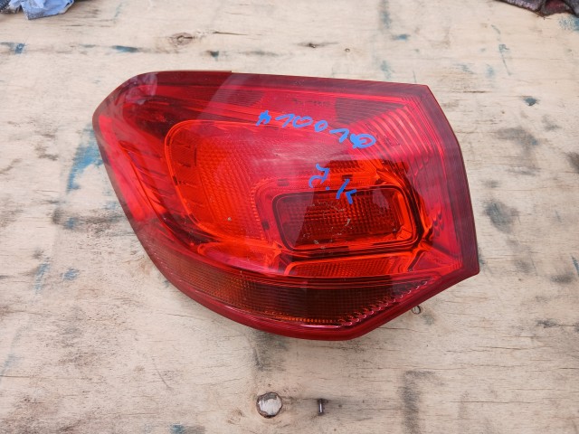 10010 Opel Astra J 2009-2015 Lámpa , Fényszóró Használt Bal hátsó külső