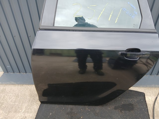 10004 Opel Astra J 2009-2015 Ajtó Használt Bal hátsó Fekete Z20r