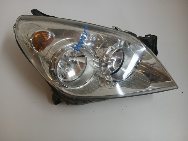 10144 Opel H astra 2004-2014 Lámpa , Fényszóró Használt Jobb első Hella