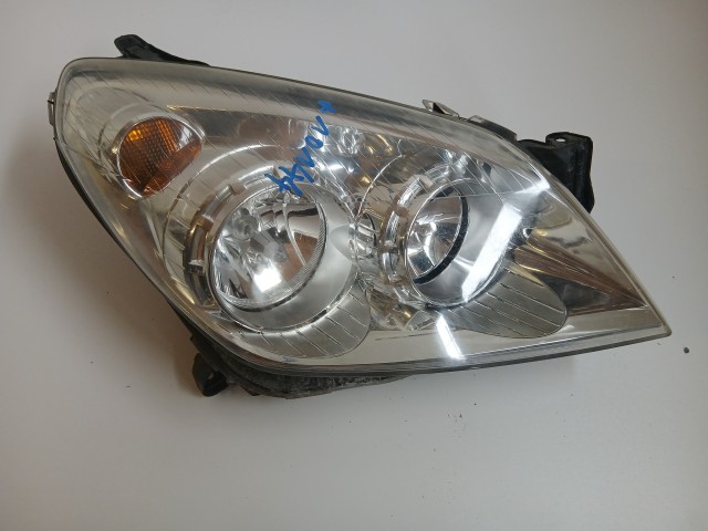 10144 Opel H astra 2004-2014 Lámpa , Fényszóró Használt Jobb első Hella