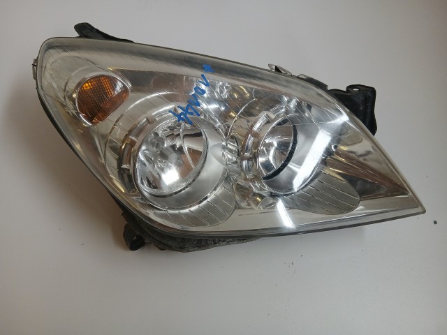10144 Opel H astra 2004-2014 Lámpa , Fényszóró Használt Jobb első Hella