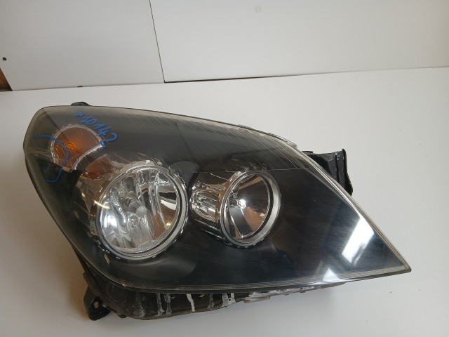 10142 Opel H astra 2004-2014 Lámpa , Fényszóró Használt Jobb első a képen látható sérüléssel