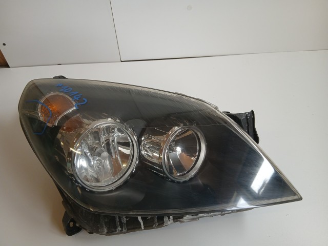 10142 Opel H astra 2004-2014 Lámpa , Fényszóró Használt Jobb első a képen látható sérüléssel