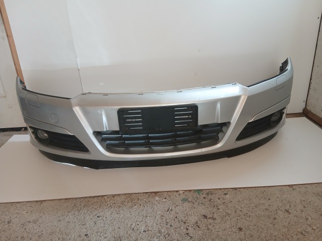 10120 Opel H astra 2004-2006 Lökhárító Használt első Ezüst Z157