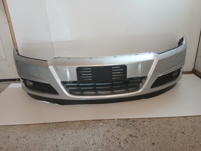10120 Opel H astra 2004-2006 Lökhárító Használt első Ezüst Z157