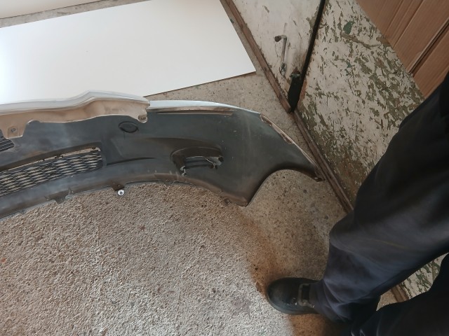 10115 Toyota Yaris II. 2005-2011 2005-2011 Lökhárító Használt első Ezüst 