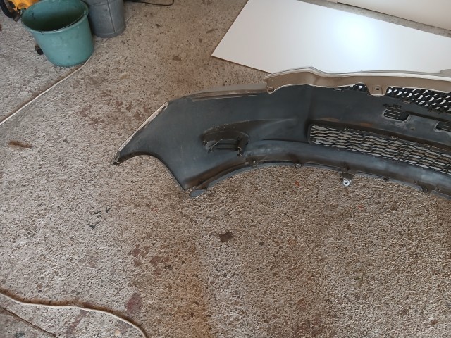 10115 Toyota Yaris II. 2005-2011 2005-2011 Lökhárító Használt első Ezüst 