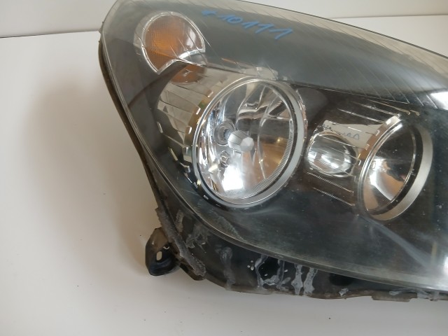 10111 Opel H astra 2004-2014 Lámpa , Fényszóró Használt Bal első 