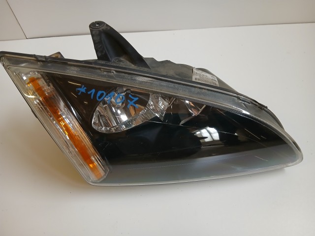 10107 Ford Focus II. 2004-2011 Lámpa , Fényszóró Használt Jobb első