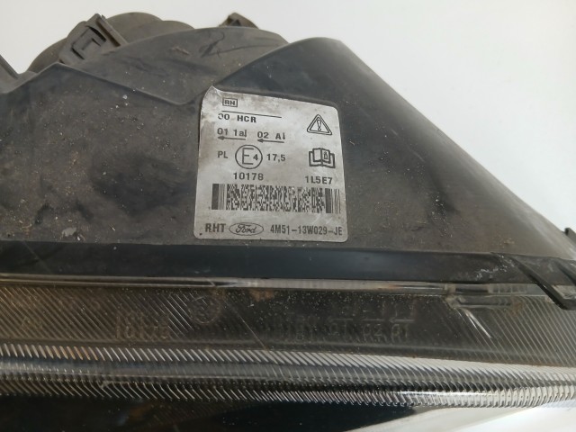 10107 Ford Focus II. 2004-2011 Lámpa , Fényszóró Használt Jobb első