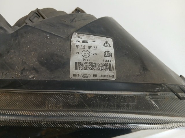 10107 Ford Focus II. 2004-2011 Lámpa , Fényszóró Használt Jobb első