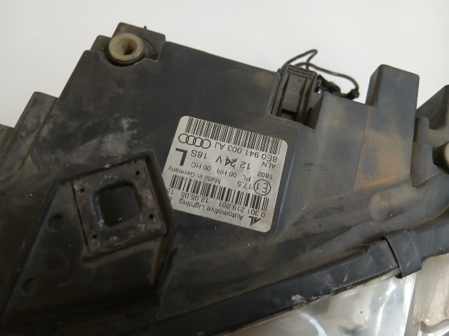 10103 Audi A4 B7 2004-2008 Lámpa , Fényszóró Használt Bal első 