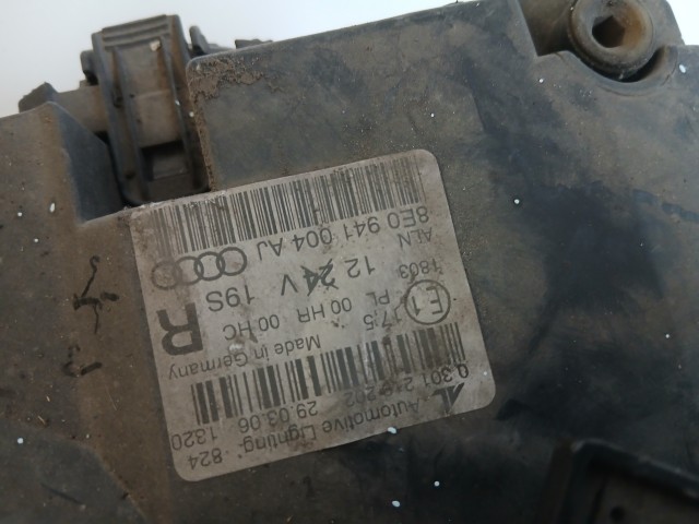 10099 Audi A4 B7 2004-2008 Lámpa , Fényszóró Használt Jobb első