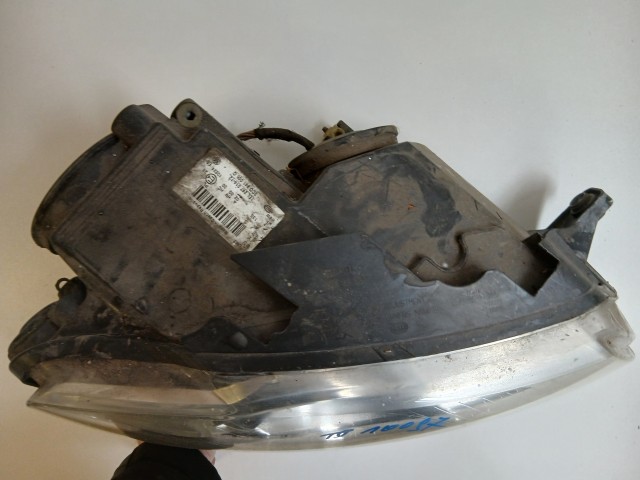 10097 Volkswagen Passat B6 2005-2010 Lámpa , Fényszóró Használt Jobb első