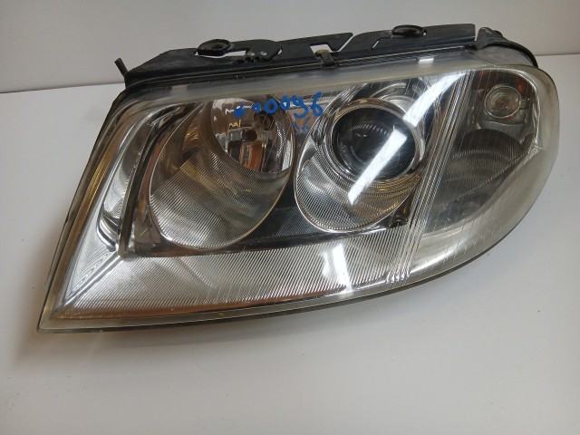10096 Volkswagen Passat 2000-2004 Lámpa , Fényszóró Használt Bal első 