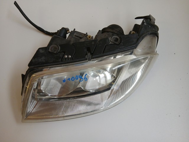 10096 Volkswagen Passat 2000-2004 Lámpa , Fényszóró Használt Bal első 