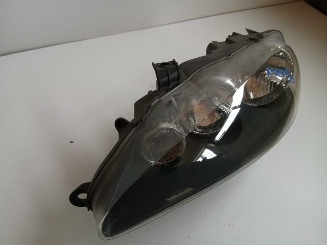 10088 Alfa Romeo 147 2000-2010 Lámpa , Fényszóró Használt Jobb első