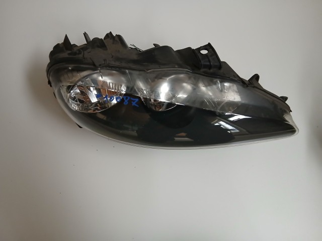 10087 Alfa Romeo 147 2000-2010 Lámpa , Fényszóró Használt Jobb első