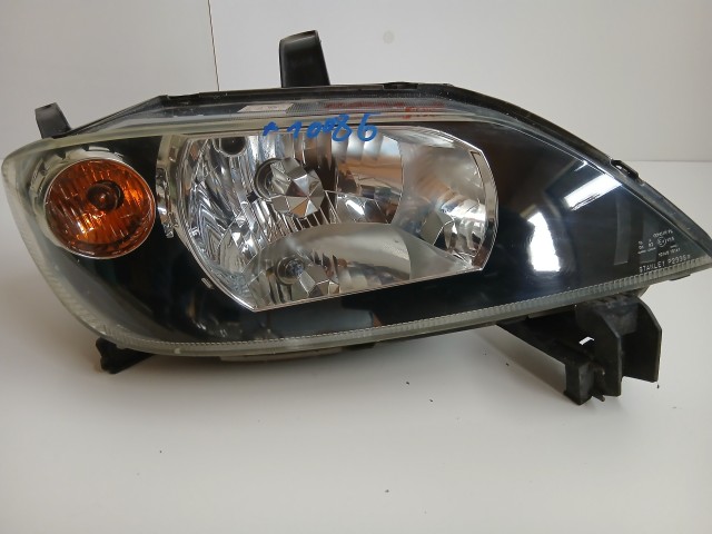 10086 Mazda 2es 2006-2012 Lámpa , Fényszóró Használt Jobb első