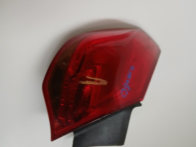 10080 Opel Astra J 2009-2015 5 ajtós bal hátsó lámpa 13306453