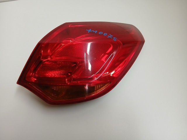 10075 Opel Astra J 2009-2015 Lámpa , Fényszóró Használt  Jobb hátsó