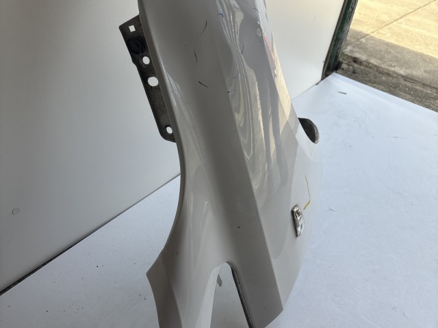 10163 Opel Corsa E 2014- 2014 Sárvédő Használt Jobb első Fehér Z40R