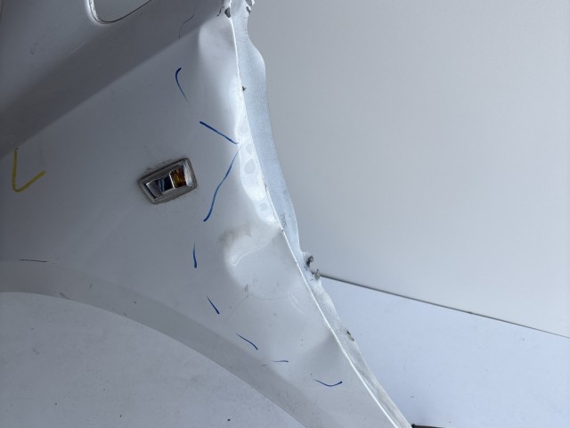 10164 Opel Corsa E 2014- 2014 Sárvédő Használt Bal első Fehér Z40r