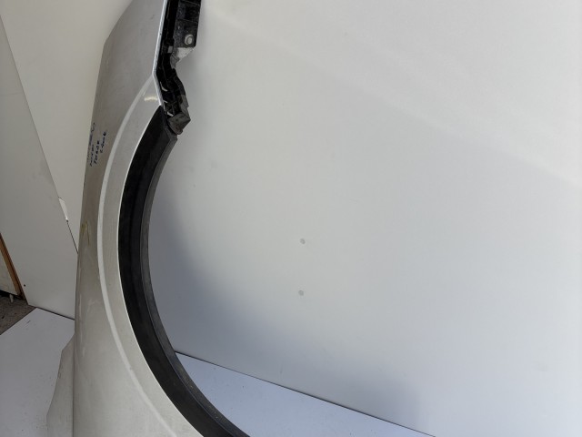 10180 Opel Antara 2006-2015 Sárvédő Használt Jobb első Fehér Z40R