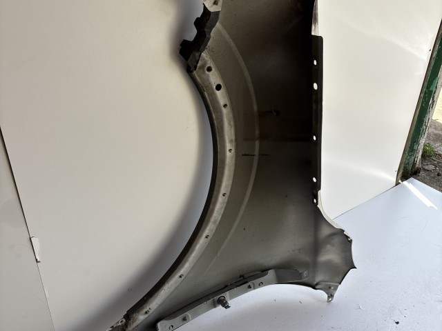 10180 Opel Antara 2006-2015 Sárvédő Használt Jobb első Fehér Z40R