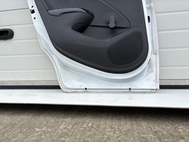 10213 Opel Corsa E 2014- 2014 Ajtó Használt Bal hátsó Fehér 