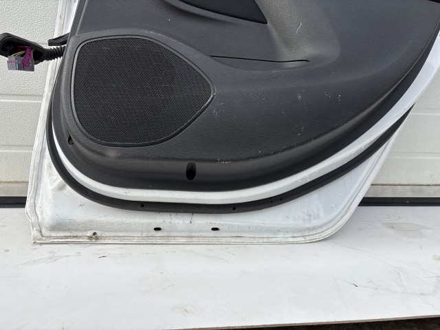 10229 Opel Astra K 2015 Ajtó Használt Jobb hátsó Fehér 