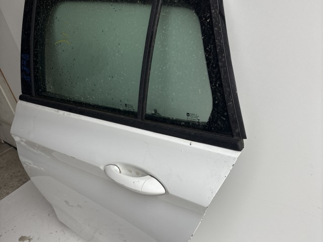 10233 Opel Astra K 2015 Ajtó Használt Bal hátsó Fehér Z40r
