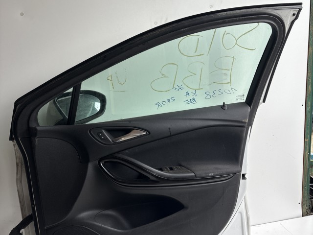 10238 Opel Astra K 2015 Ajtó Használt Jobb első Fehér Z40r